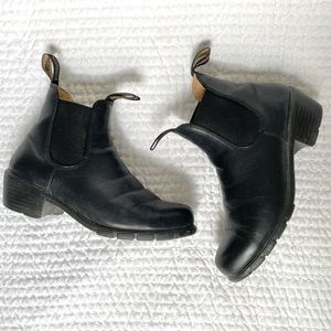 Blundstones Women’s heeled black leather Size 9